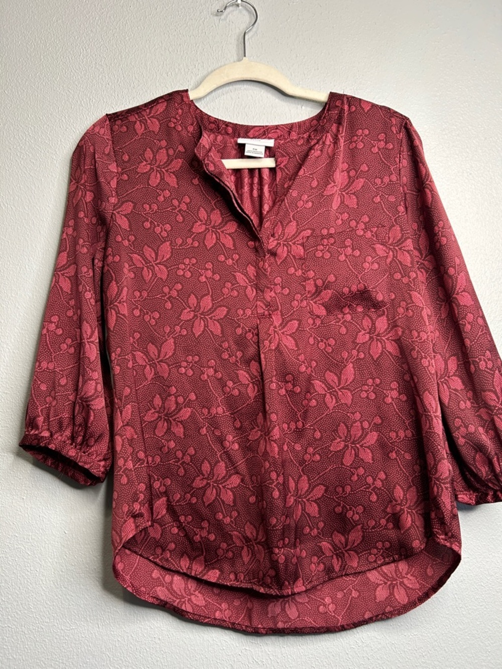 Liz Claiborne Floral Split-Neck Blouse - Deep Red. Size PM